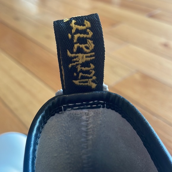 Dr. Martens AirWair w bouncing soles Size 7 WHITE - Picture 14 of 16